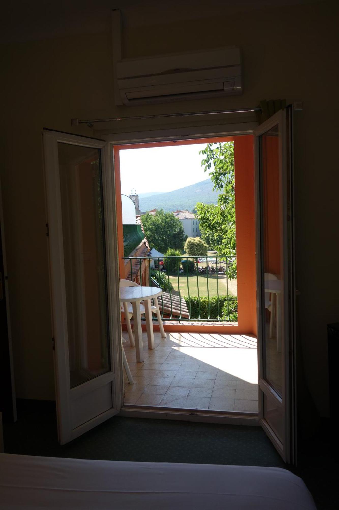 Hotel le Préjoly Saint-Vallier-de-Thiey Habitación foto