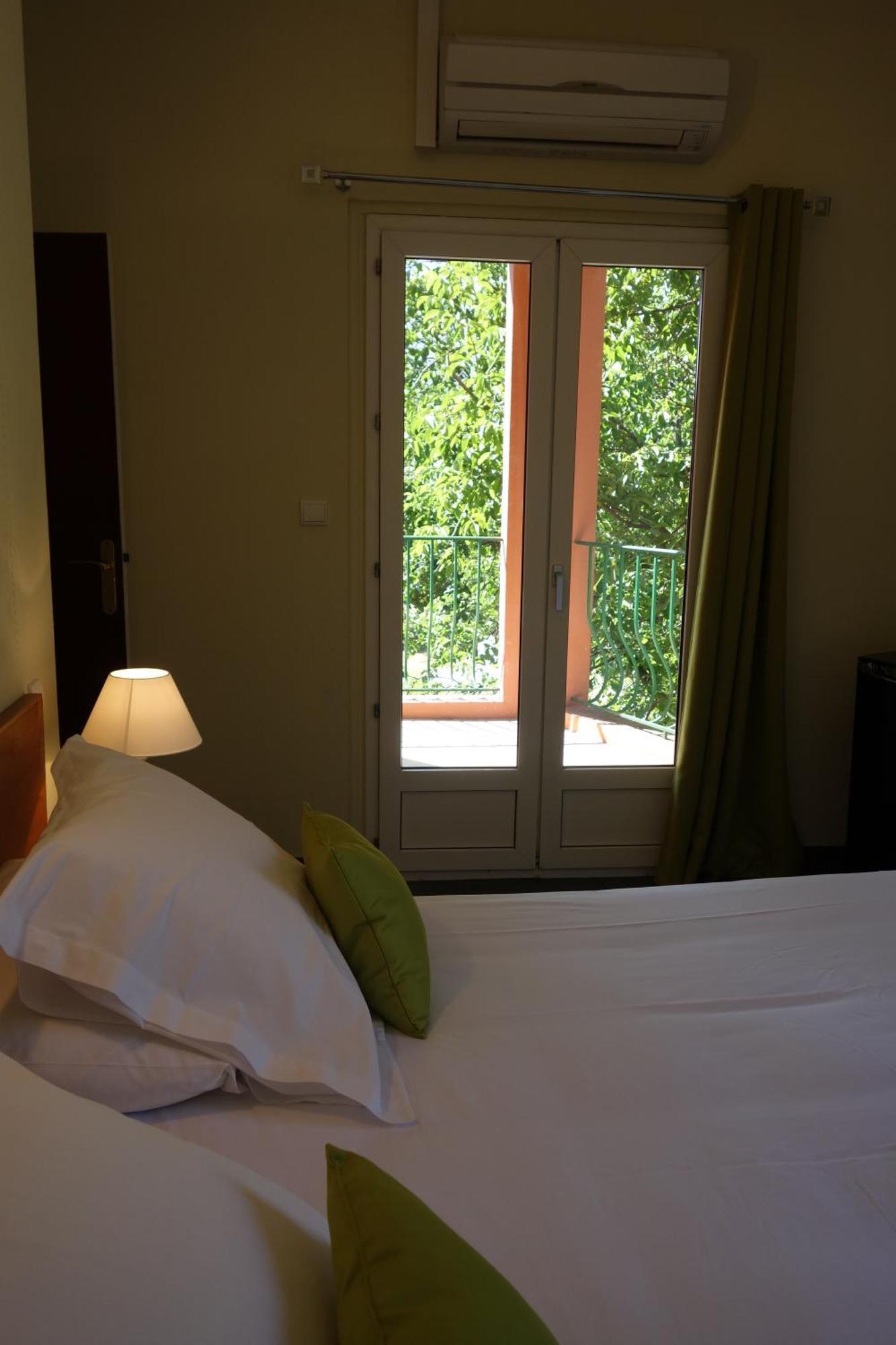 Hotel le Préjoly Saint-Vallier-de-Thiey Habitación foto