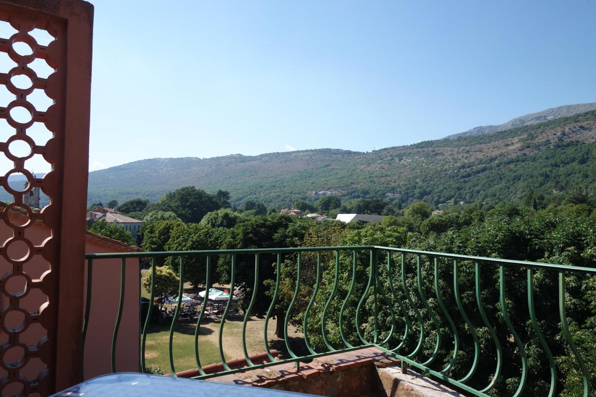 Hotel le Préjoly Saint-Vallier-de-Thiey Habitación foto