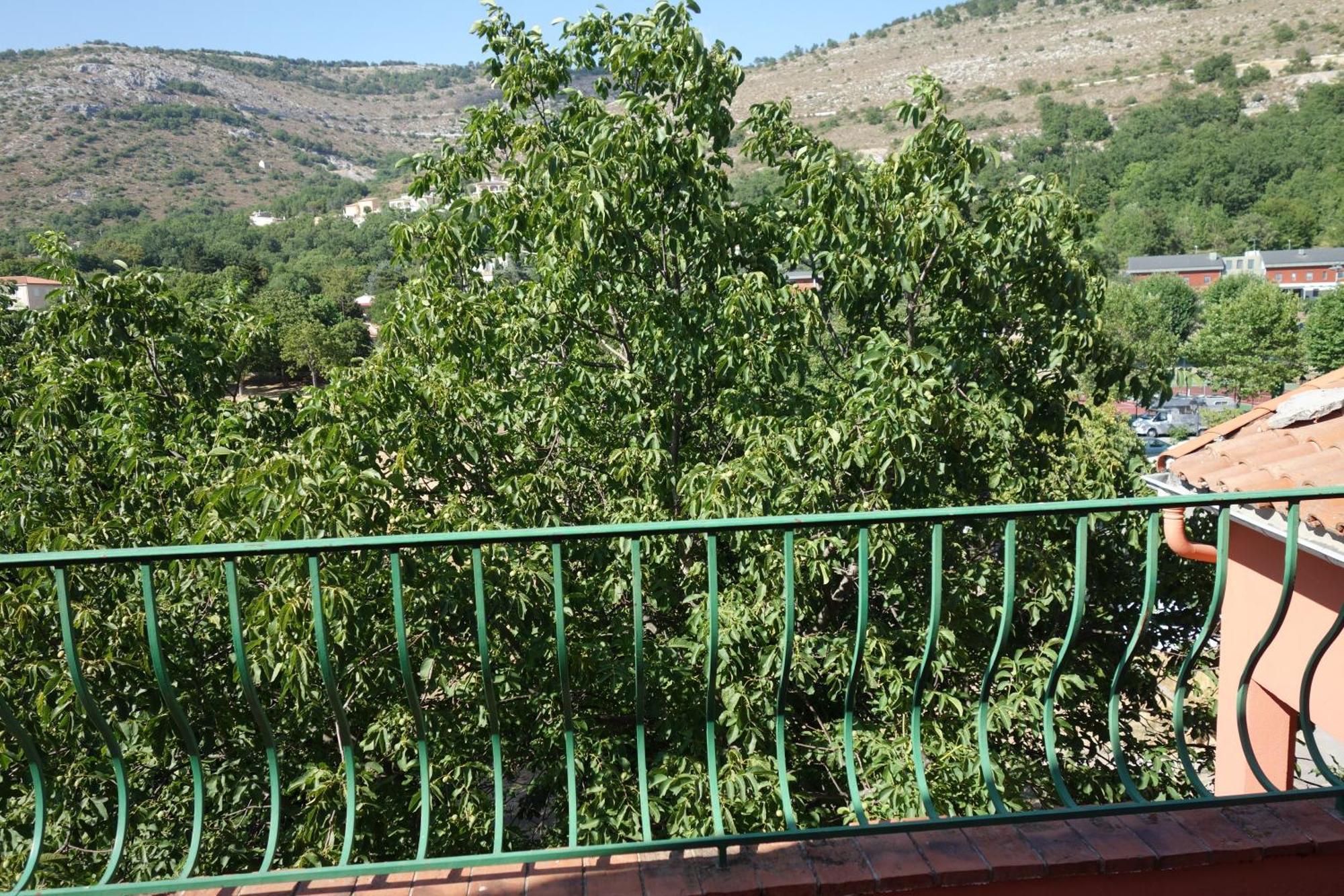 Hotel le Préjoly Saint-Vallier-de-Thiey Habitación foto